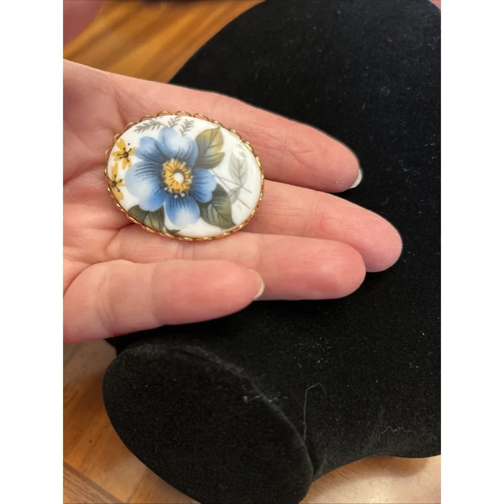 Enamel Blue Floral Lapel Pin‎ 2 Inches Vintage